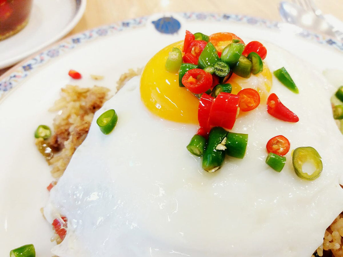 🔥 Mad Dog 357 Sriracha Fried Egg with Sliced Chilies 🌶️🍳